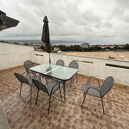 Nada Krk Apartamento *